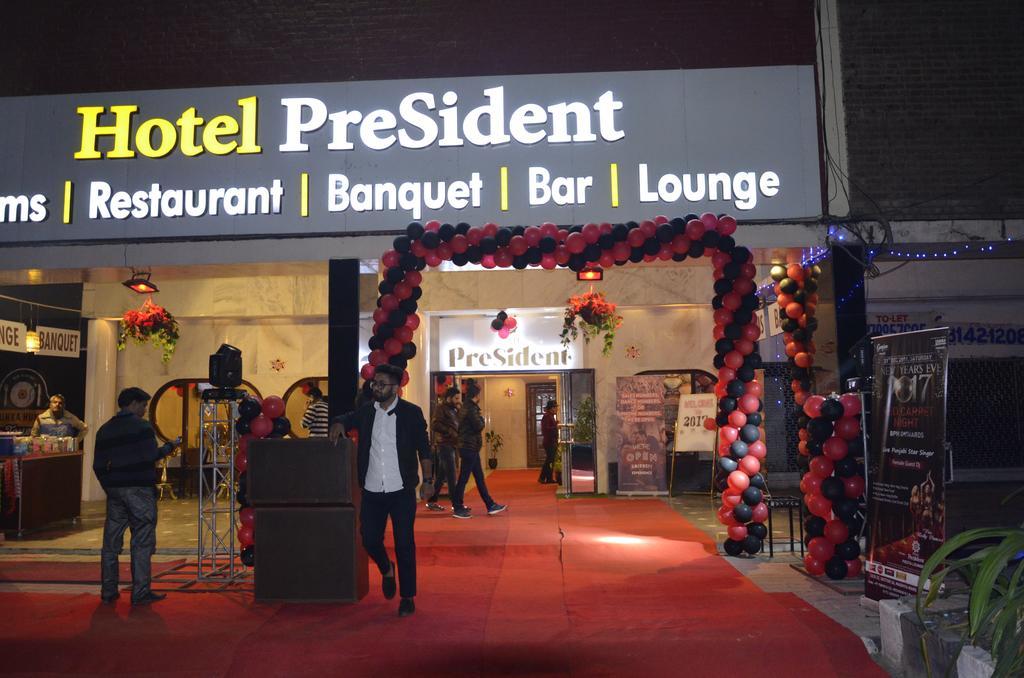 Hotel President Zirakpur Eksteriør billede