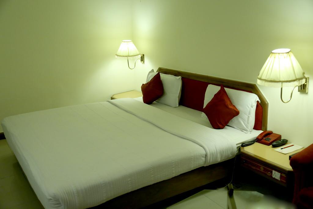 Hotel President Zirakpur Eksteriør billede