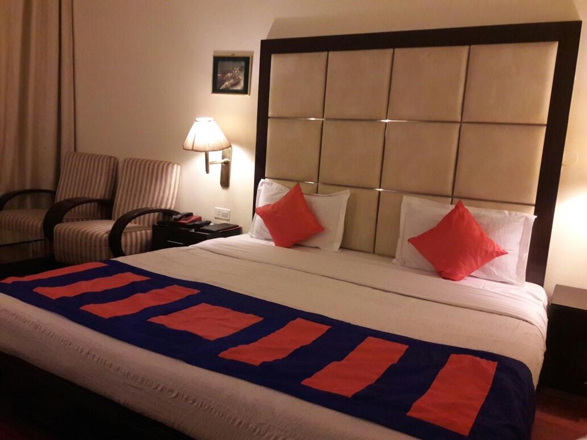 Hotel President Zirakpur Eksteriør billede
