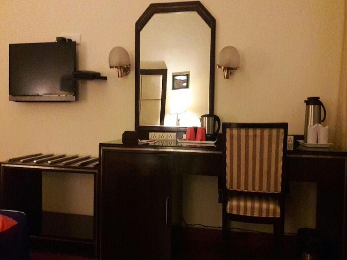 Hotel President Zirakpur Eksteriør billede