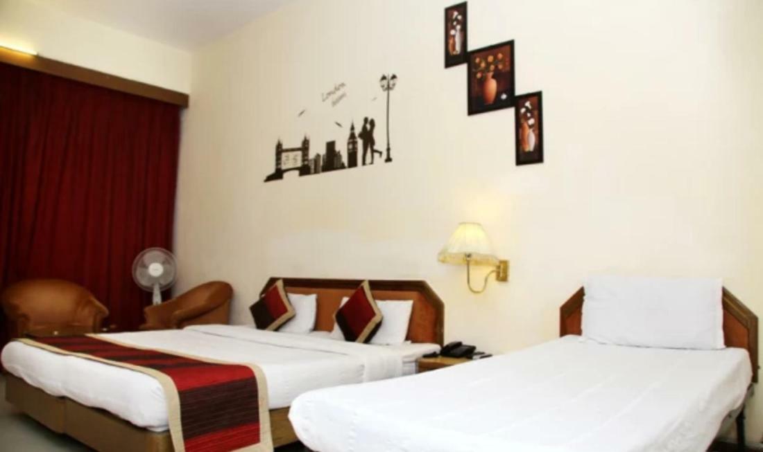 Hotel President Zirakpur Eksteriør billede