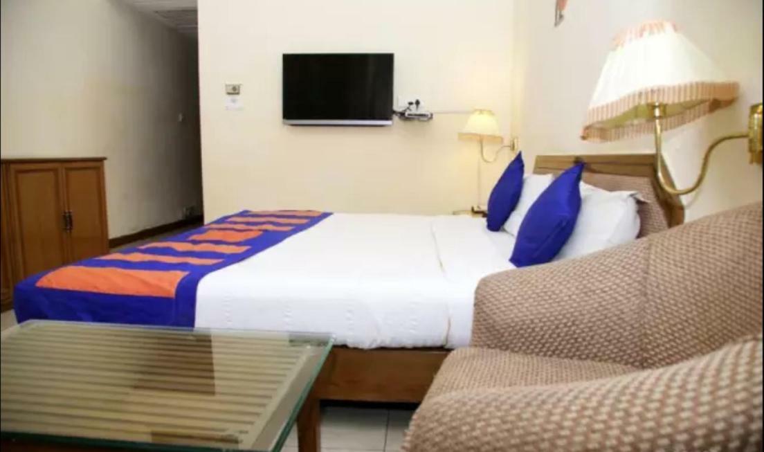 Hotel President Zirakpur Eksteriør billede