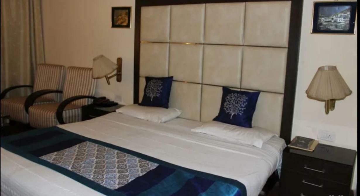 Hotel President Zirakpur Eksteriør billede